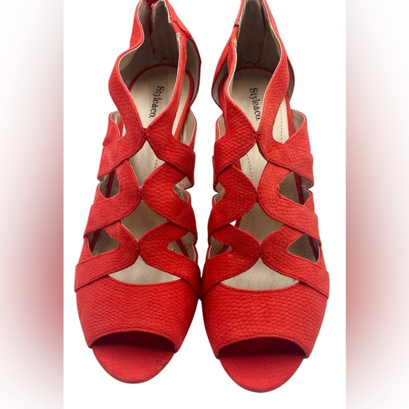 Stylish Red Women's Shoes - Picture 3 of 7